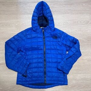 Boys the North Face Thermaball fall coat size 6